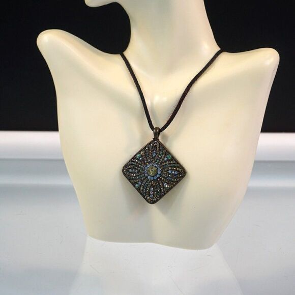 Vintage Laila Rowe Marked Beaded Pendant String Choker Necklace - Picture 2 of 7